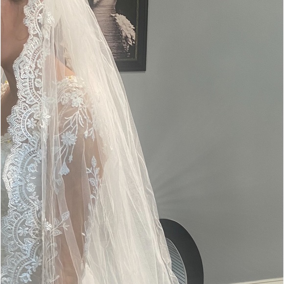 Beautiful Cathedral Length Mantilla Veil Delicate Lace Sequins - Picture 5 of 11